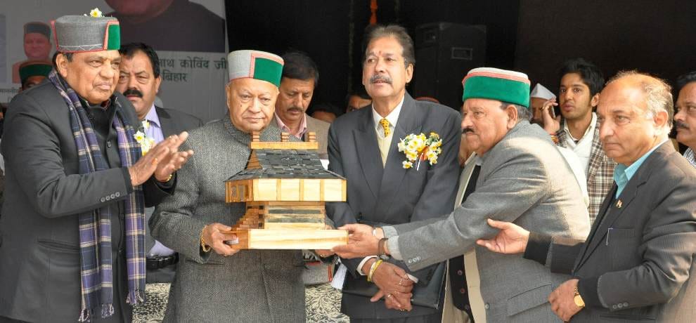 Little fan beena gets emotional when meets cm virbhadra singh