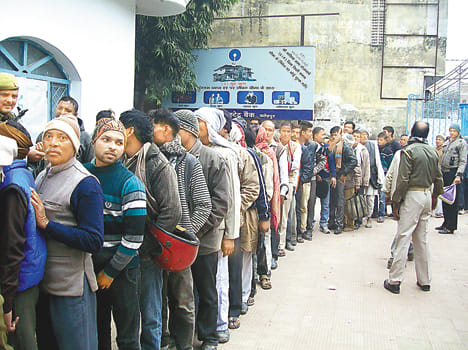 State Bank for cash and consumers in the police clash