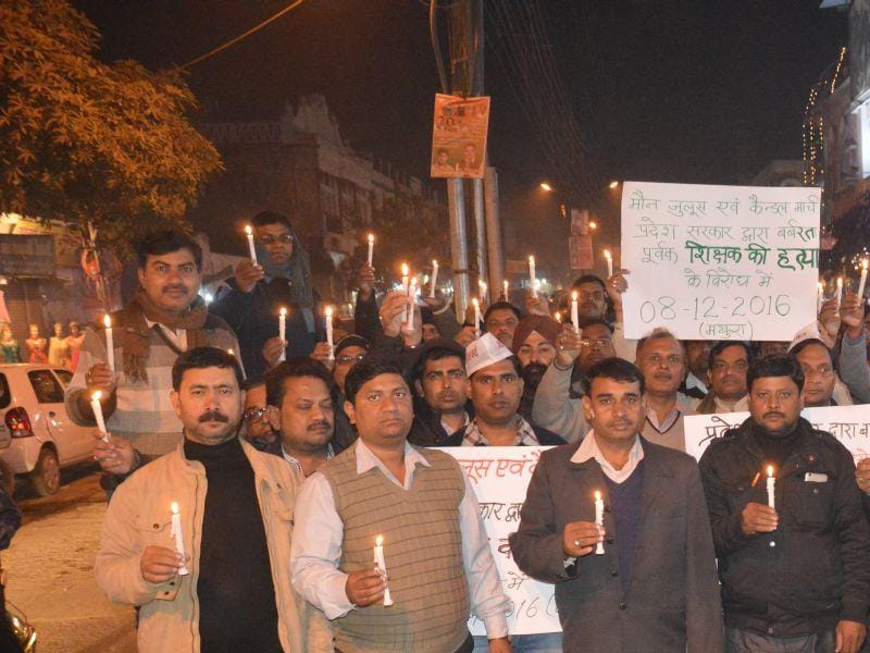 anger over lathicharge on teachers