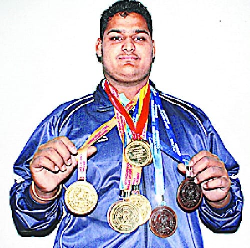 won the gold medal in National weight lifting