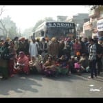 बैंक से कैश न मिलने पर लगाया डेढ़ घंटे जाम 