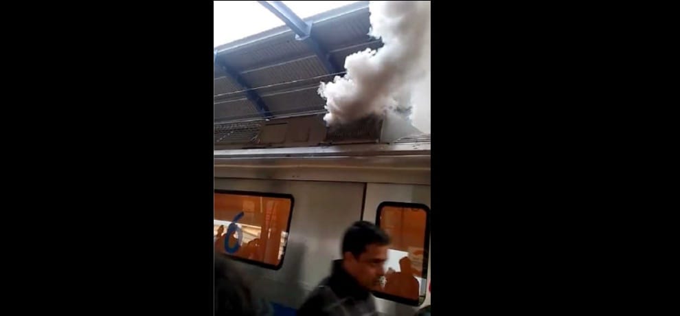 Smoke rose in moving metro 