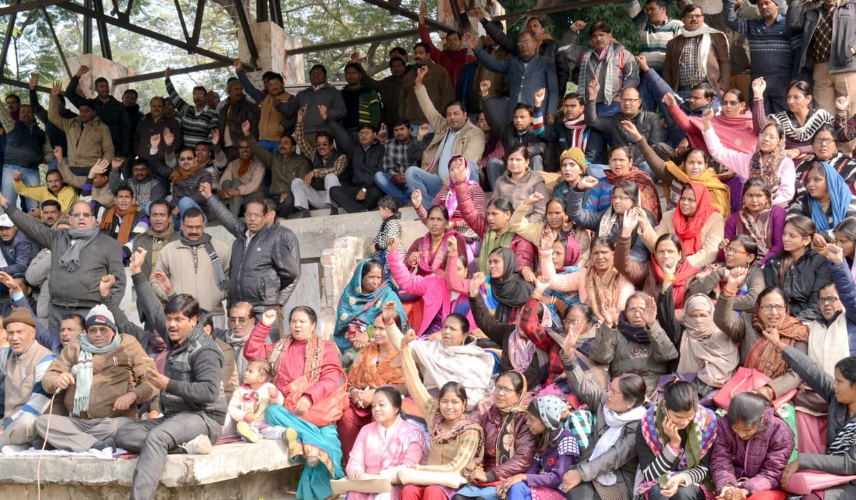Teacher broke out, performing expressed anger