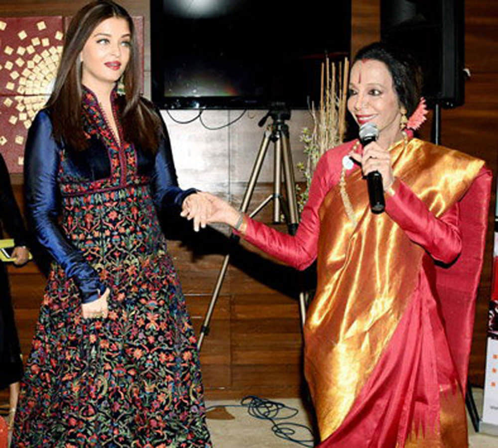 aishwarya rai bachchan recent meet her dancing guru lata surendra