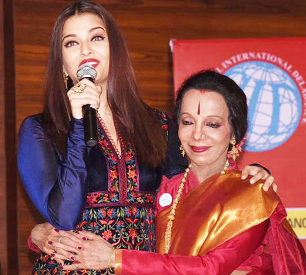 aishwarya rai bachchan recent meet her dancing guru lata surendra