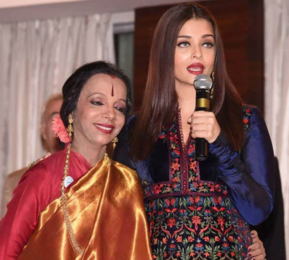 aishwarya rai bachchan recent meet her dancing guru lata surendra