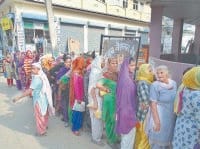 fatehabad, cash problem , bank que , not small,   fatehabad,  harayana