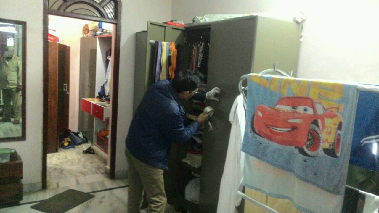  lucknow police arrested dacoit on the spot in gomtinagar