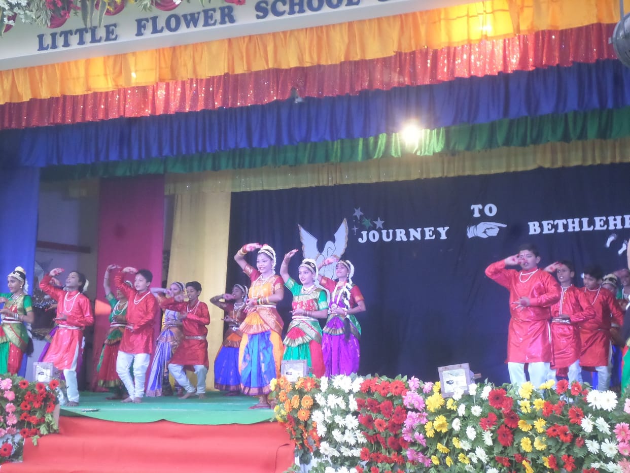 Applause rang plenty cultural program