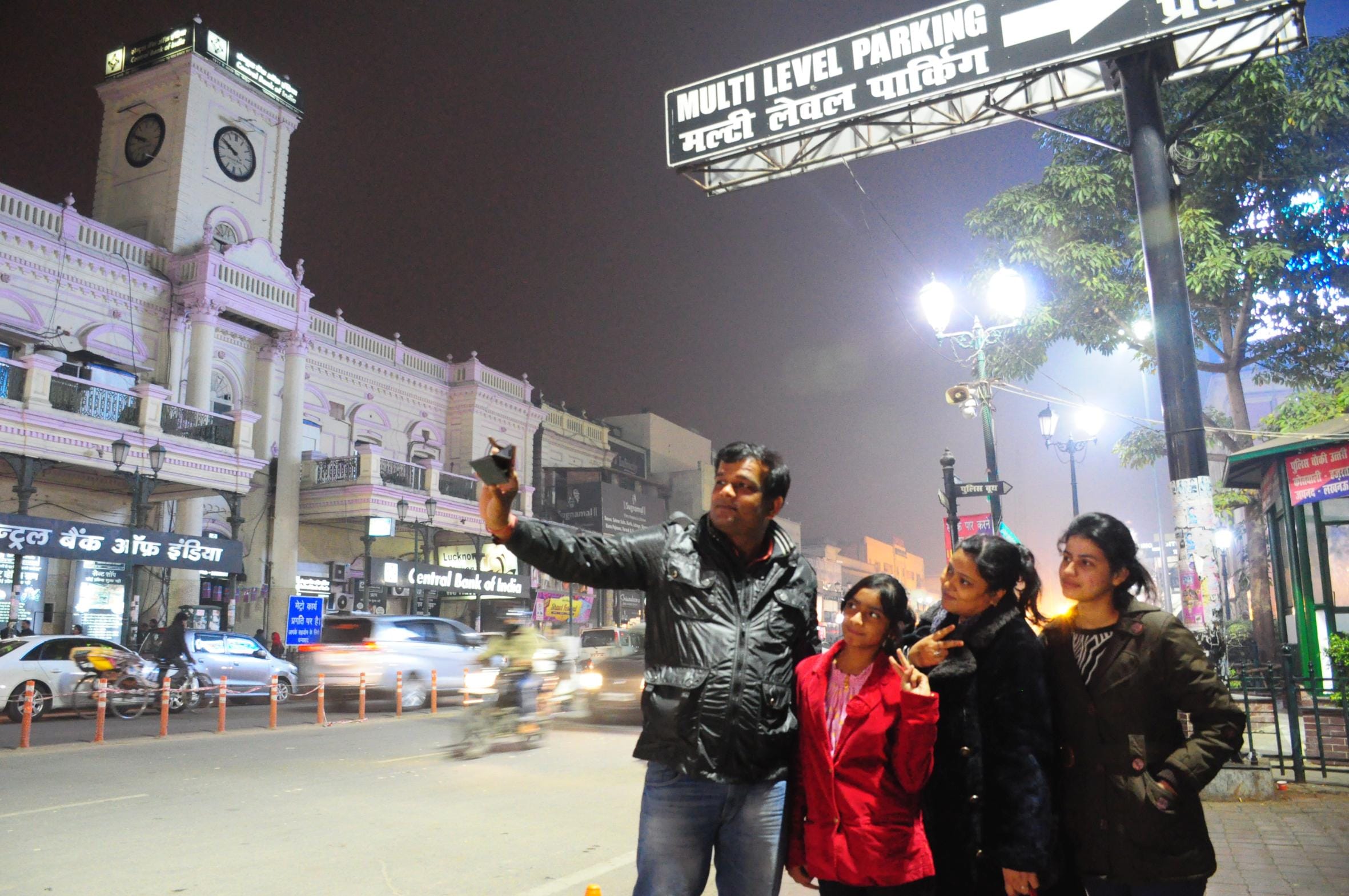 interesting details about hazratganj area lucknow