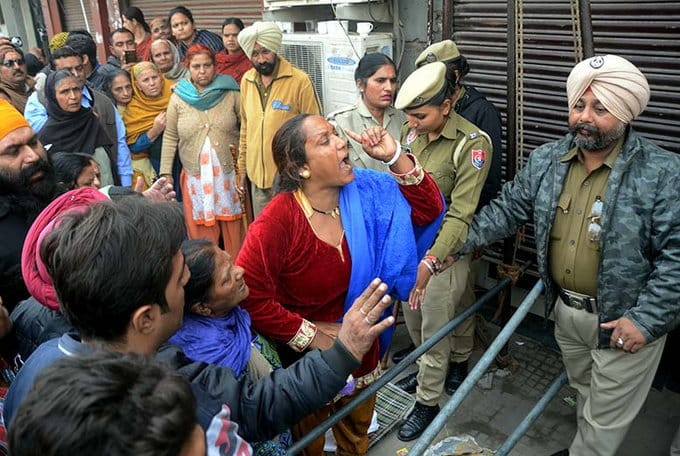 bank security guard push away to lady stand out in line and she died due to heart attack