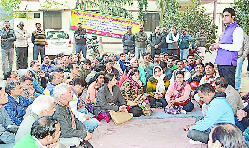 Lathi charge picketing