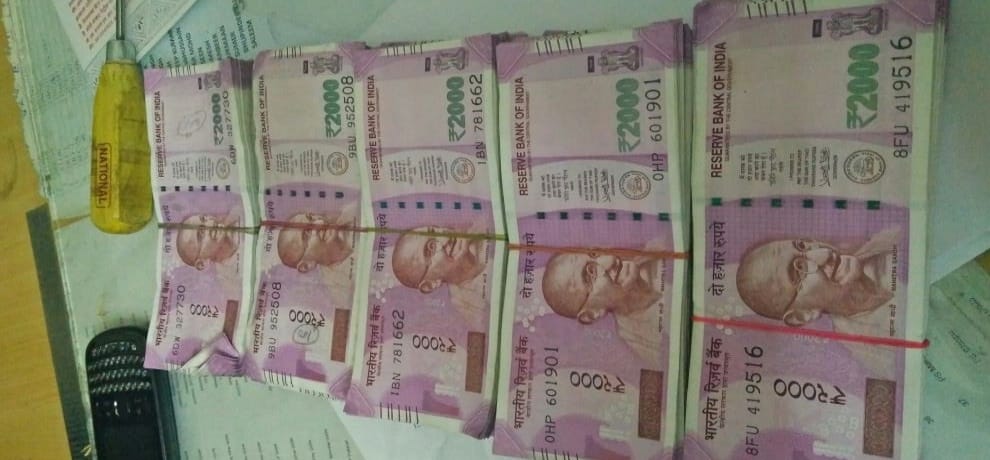 new currency of 10 lakhs seized from gurgaon by crime branch