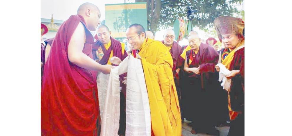 Karmapa ogyen trinley dorje meets spiritual guru Tai Situ Rinpoche