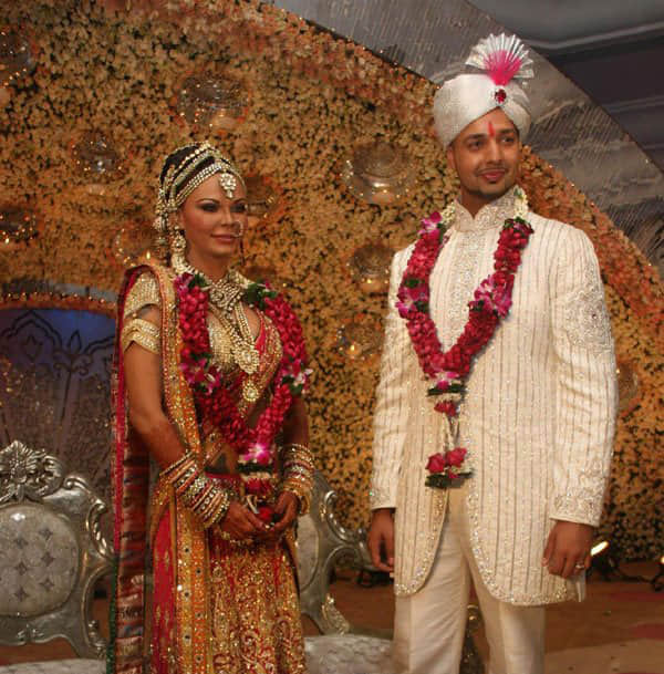 Got engaged to Elesh Parujanwala for money: Rakhi Sawant