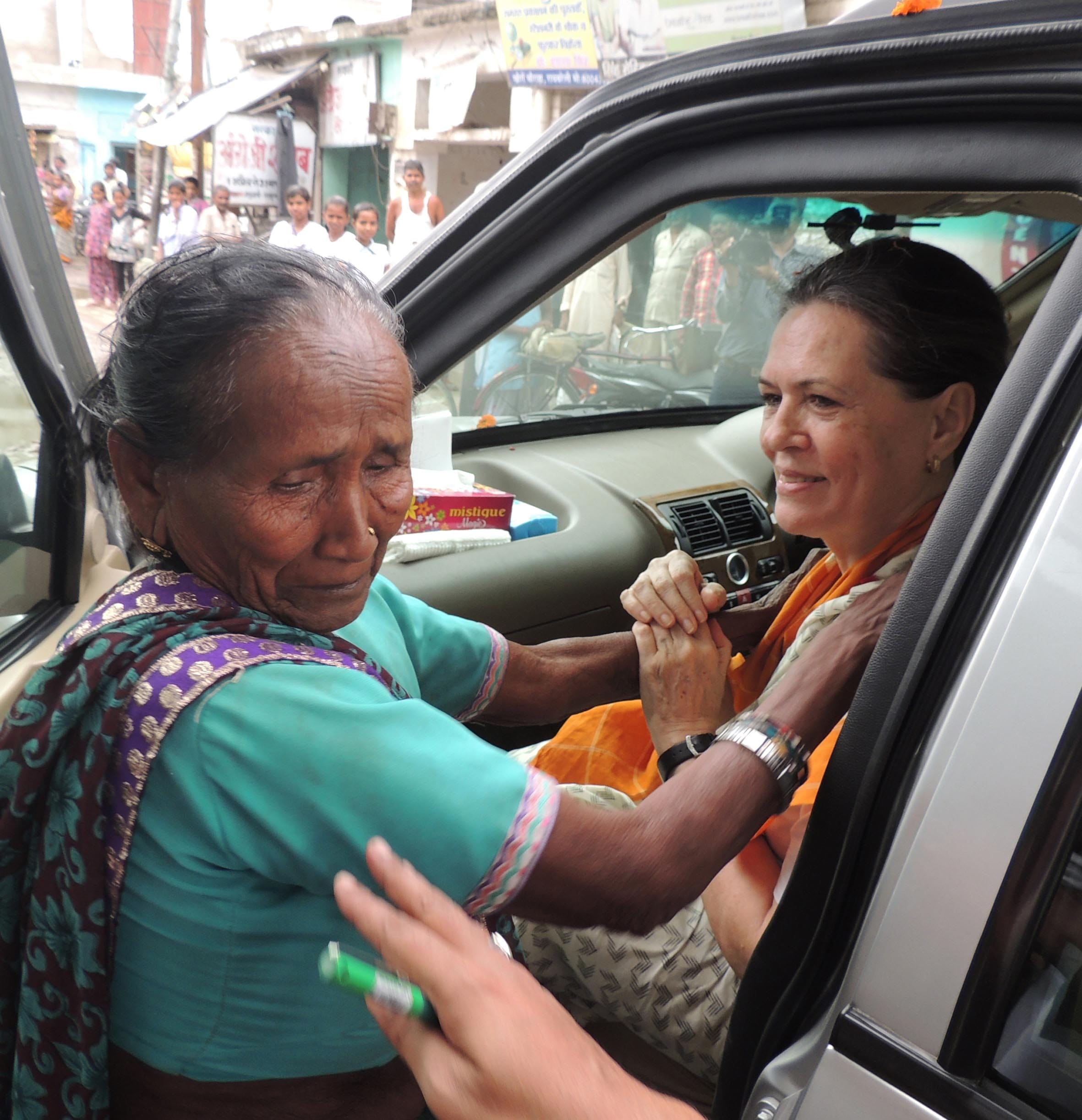 sonia gandhi birthday special, connection with rae bareli