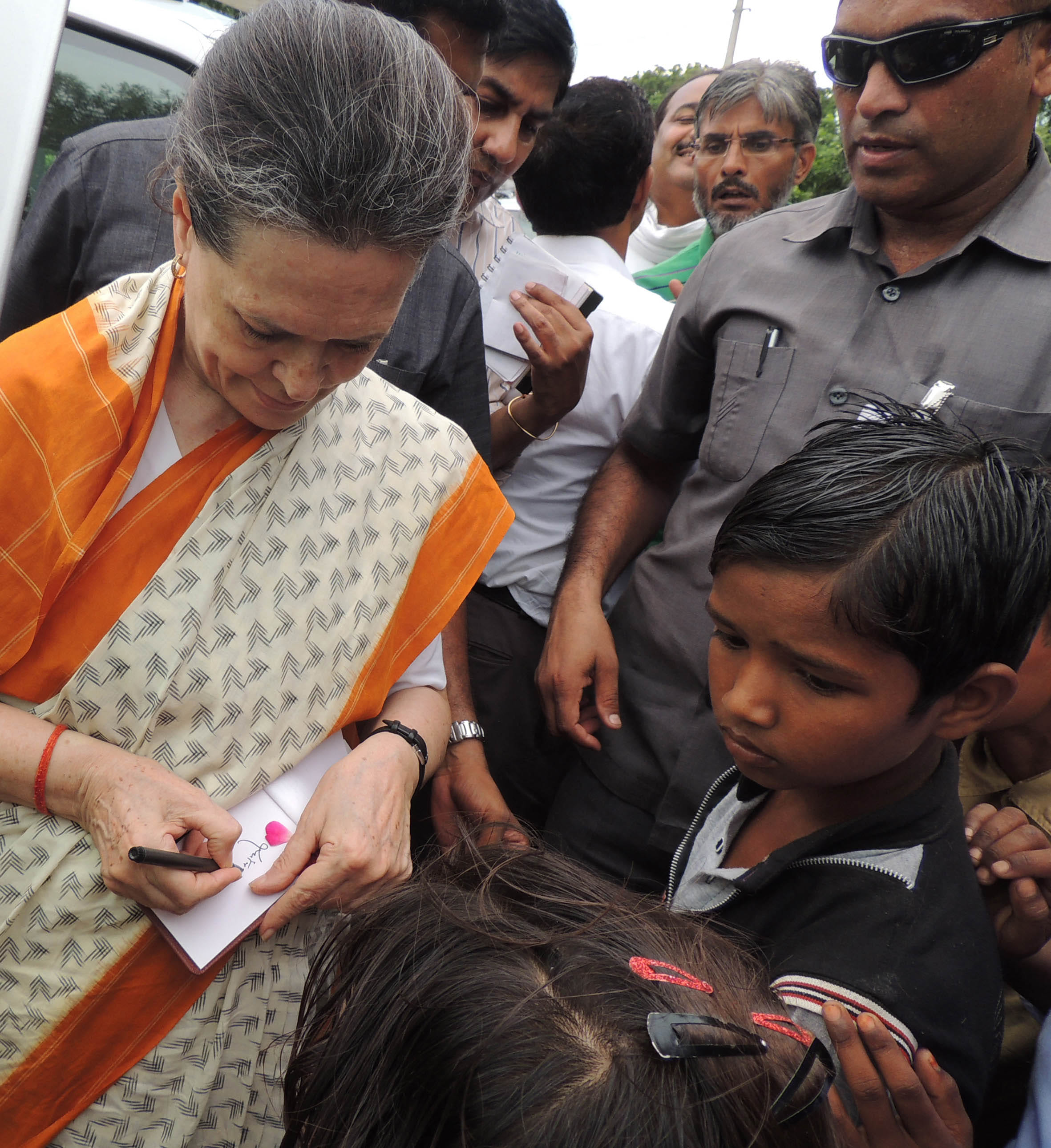 sonia gandhi birthday special, connection with rae bareli