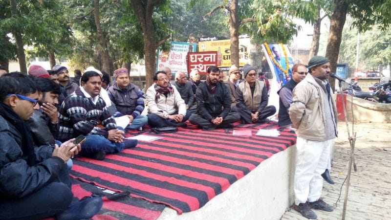Teachers picketed by Kalktret display