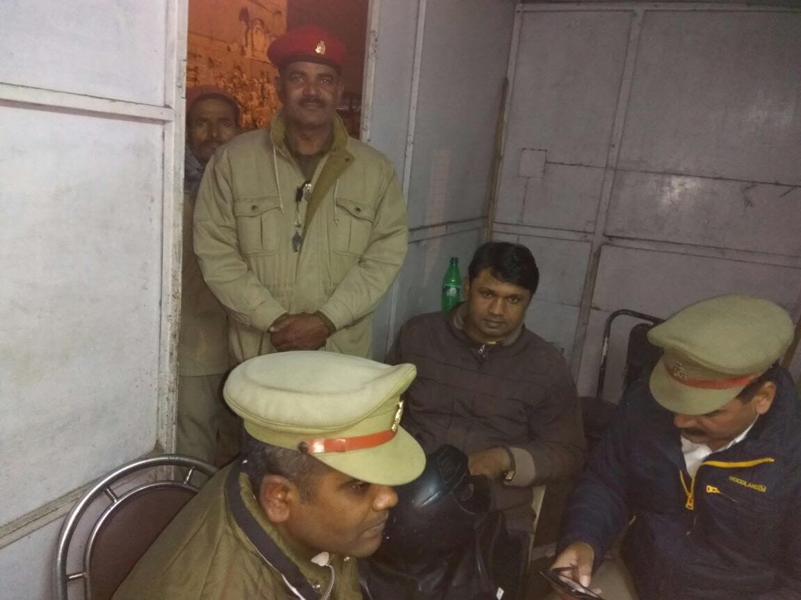 traffic police returned zio sim bag to sales man