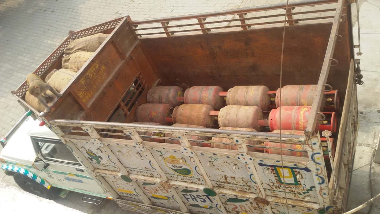 Moving to black market 40 LPG cylinders holding