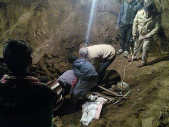 Mound dropped on worker, 8 died.