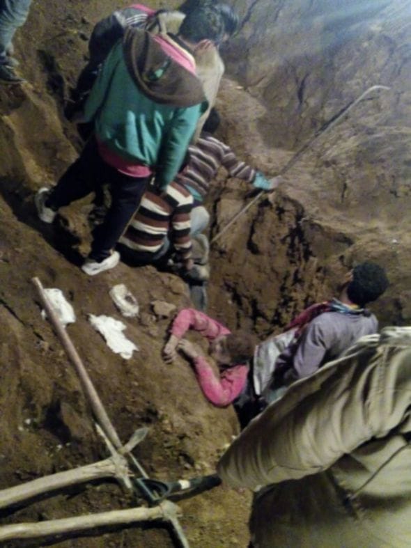 Mound dropped on worker, 8 died.