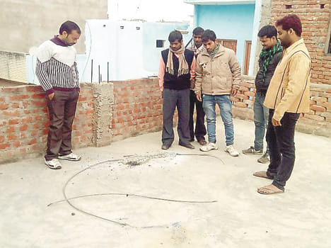 Houses fell on high tension line