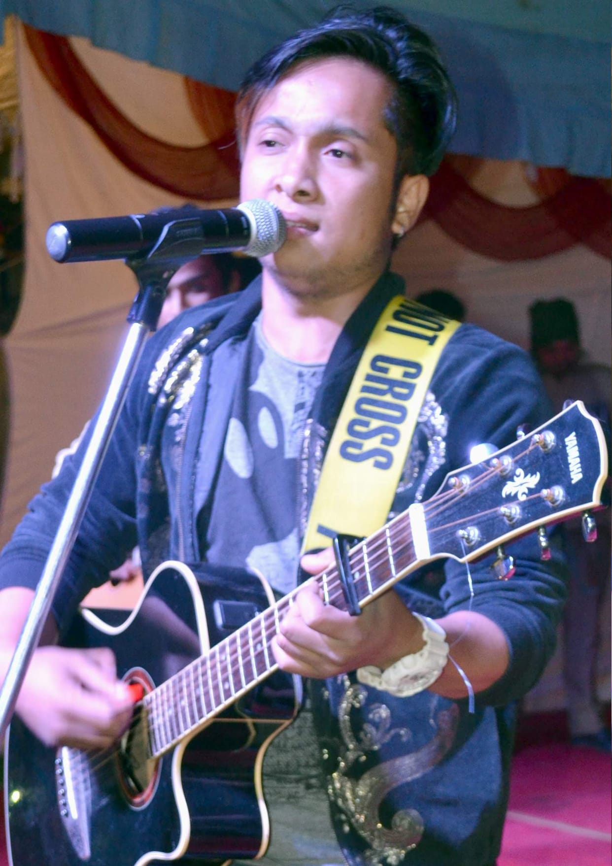 song nadan parinde Ghar aja..