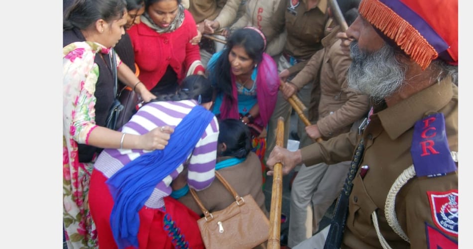 Bathinda-Mansa, teachers blocked the highway, police lathicharge