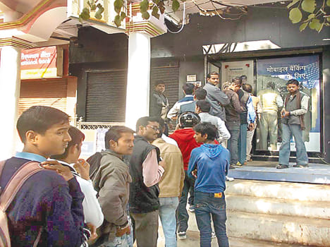 People wandered from morning to cache