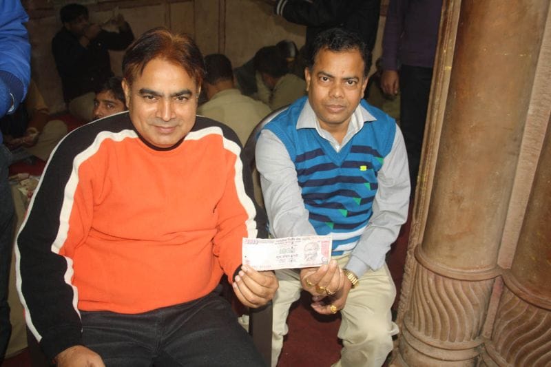 note counting in bankebihari temple 