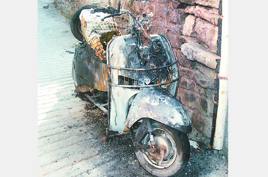 Some Person Set fire in Scooty at nahan, Damaged Bike.
