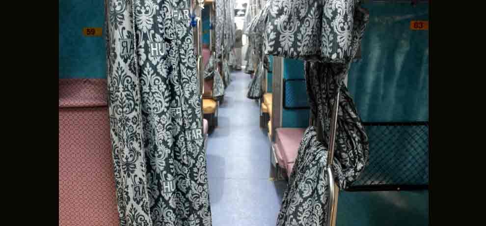 new train from delhi to gorakhpur name hamsafar