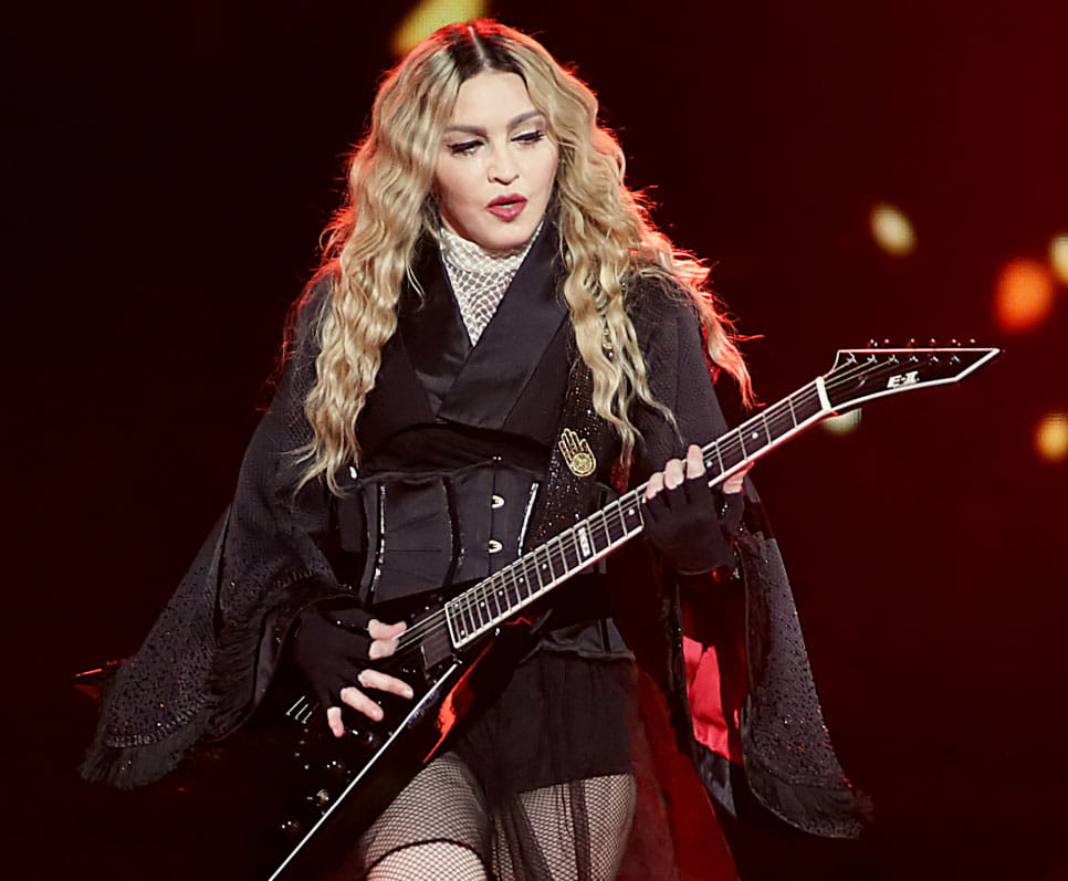 Viral Video singer Madonna revealed that she takes 3 am ice baths and drinks urine