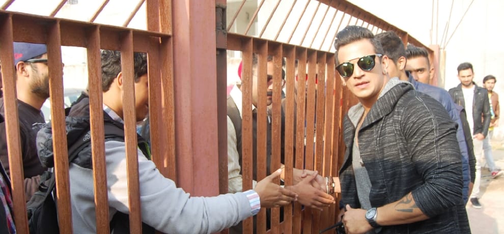 Roadies auditions for Rising thronging crowd, saying, Know What Stars