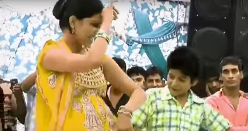 bigg boss 11 contestant sapna chaudhary dance with 10 year old kid