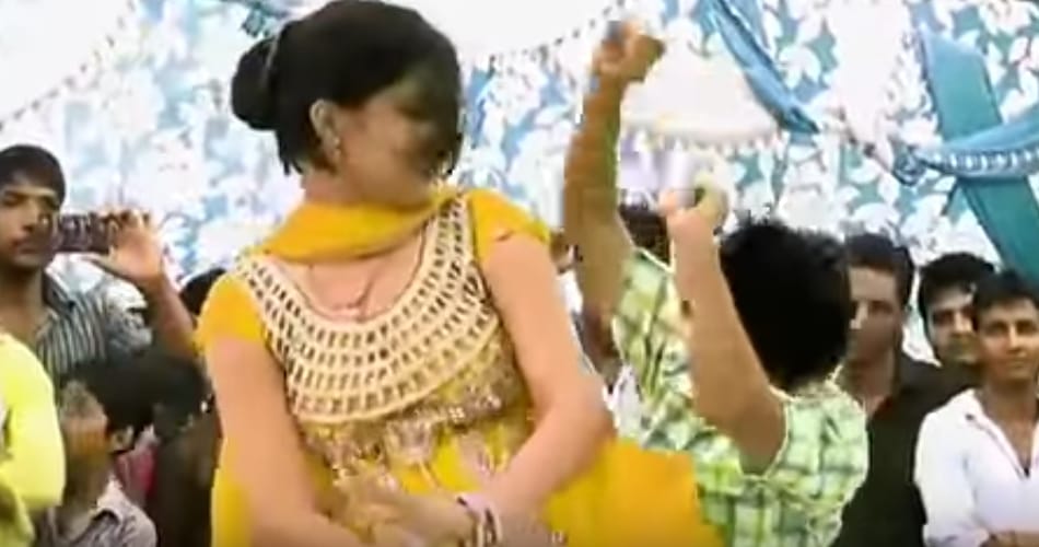 bigg boss 11 contestant sapna chaudhary dance with 10 year old kid
