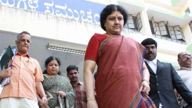 Senior functionaries of AIADMK urge Sasikalaa to lead the party