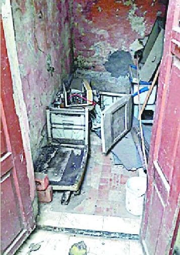 thousands of items steak from House