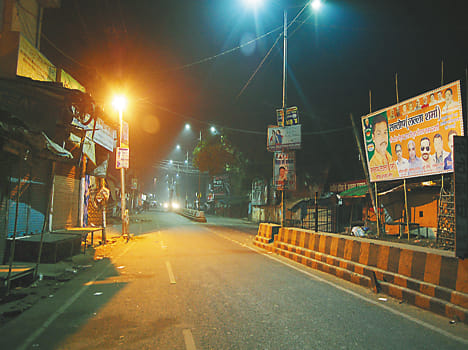 Police caught cold, Picket off duty