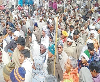 panchayat hoti rahi shav rakha raha