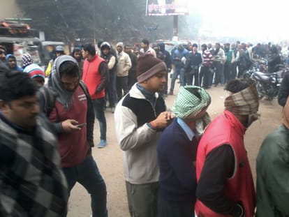  Banks closed in varanasi, ATM 'no cash'