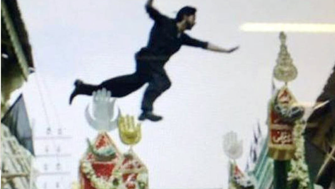 movie rais objected to scene burnt effigies of shah rukh khan