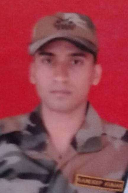 Sandeep handedly broke the injured soldier