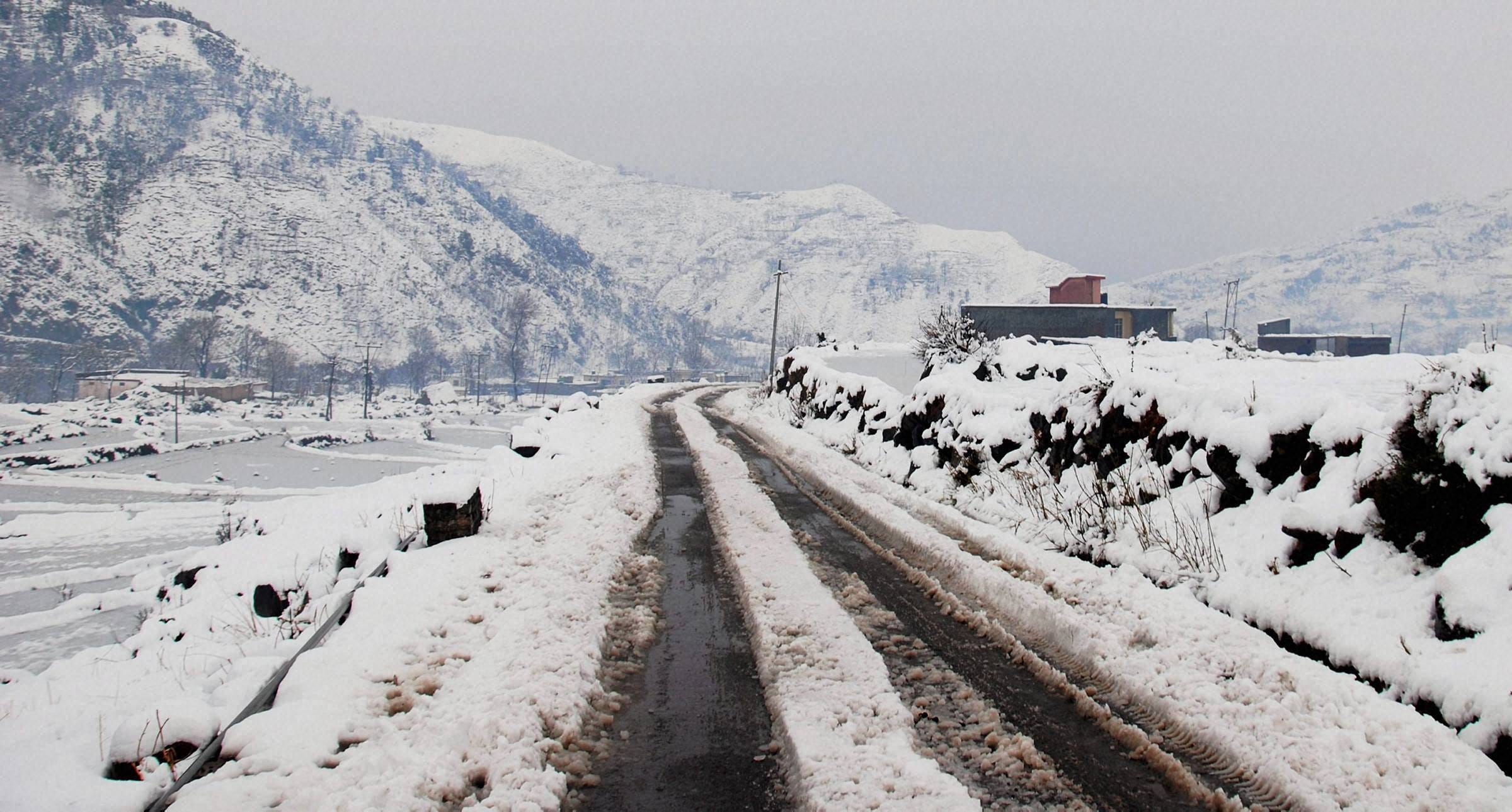 KASHMIR BECAME MORE BEAUTIFUL BEFORE HOLIDAY SESSION