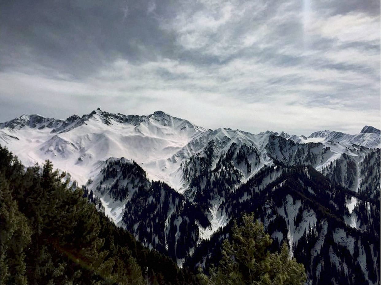 KASHMIR BECAME MORE BEAUTIFUL BEFORE HOLIDAY SESSION