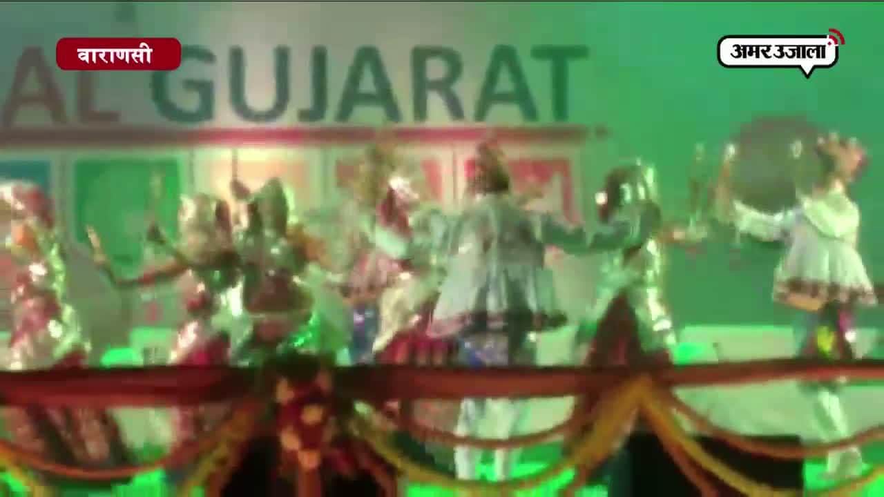 गुजरात के रंग में रंगा अस्सी घाट