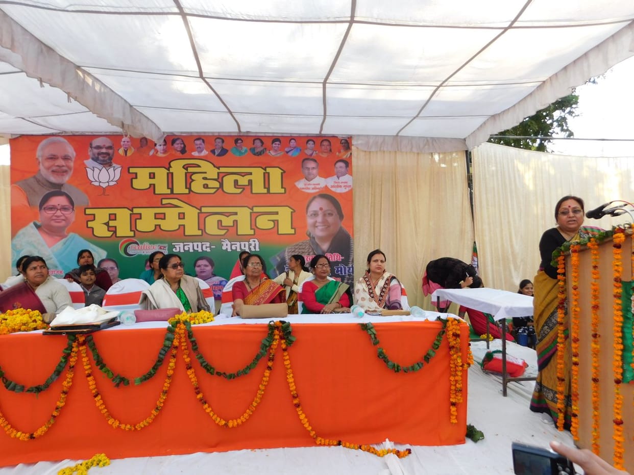 bhedabhaav mitaane aage aaen mahilaen