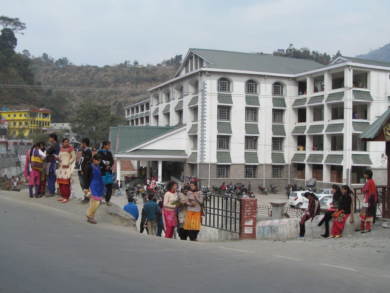 chamba college no boundry wall