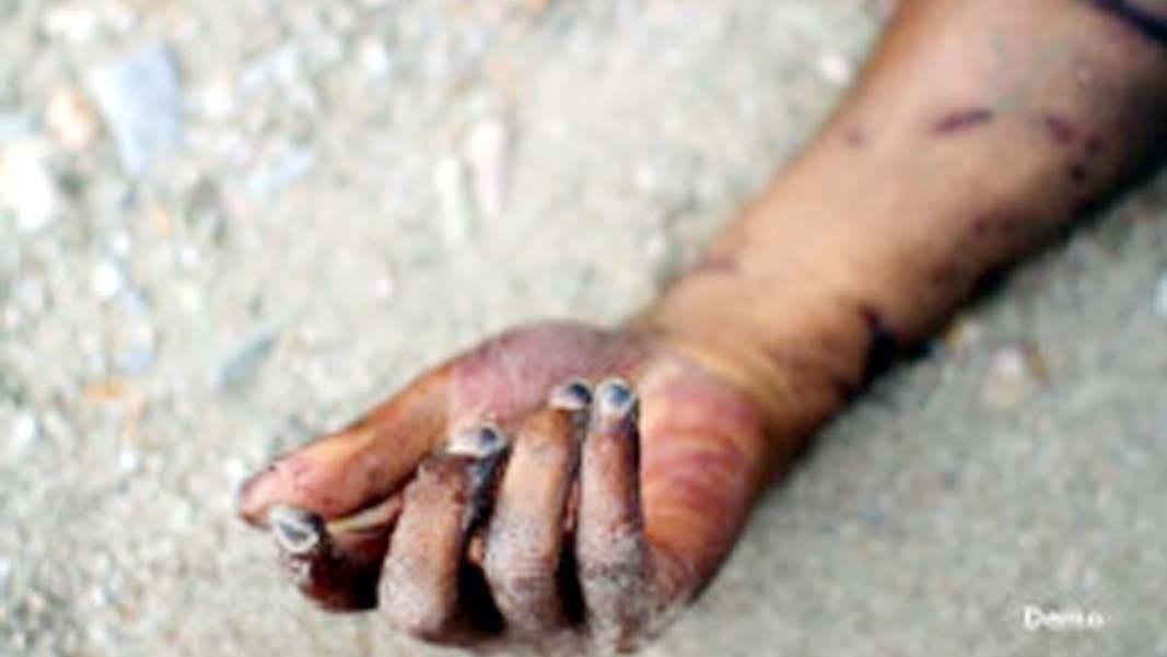 painful death of two workers buried in the soil